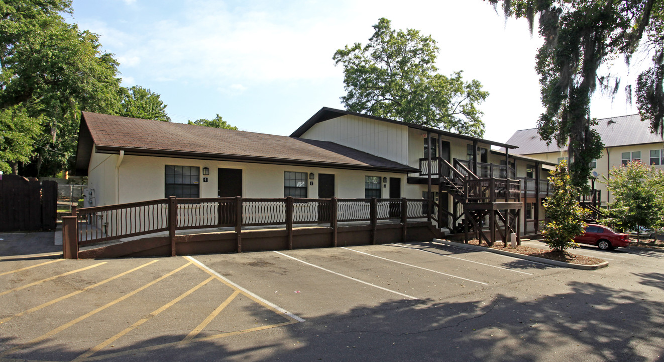 Arrowhead Apartments in Tallahassee, FL - Building Photo