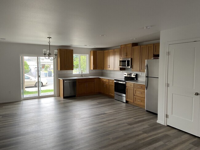 2829 W Marina Dr in Moses Lake, WA - Building Photo - Building Photo