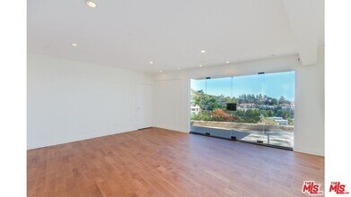 1874 Sunset Plaza Dr in Los Angeles, CA - Building Photo - Building Photo