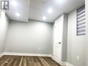 142 Yates Dr in Milton, ON - Building Photo - Building Photo