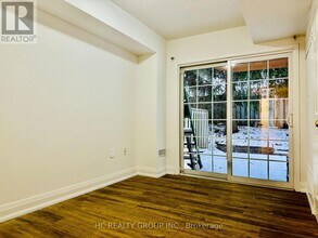 76 Mosaics Ave in Aurora, ON - Building Photo - Building Photo