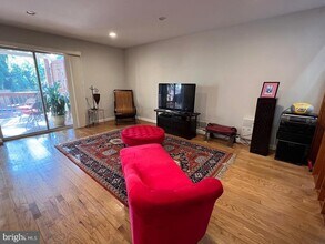 5222 MacArthur Blvd in Washington, DC - Building Photo - Building Photo