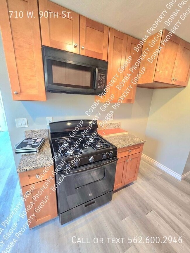 710 W 90th St in Los Angeles, CA - Building Photo - Building Photo