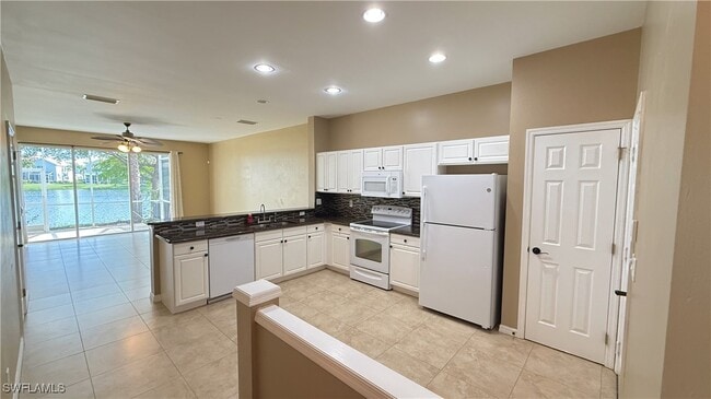 8431 Village Edge Cir in Ft. Myers, FL - Building Photo - Building Photo