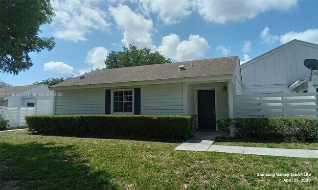 13764 SW 149th Cir Ln in Miami, FL - Building Photo - Building Photo