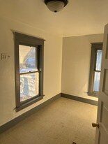 1330 S Oak Ave in Freeport, IL - Building Photo