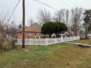 322 Dr. Martin Luther King Jr. Dr. in La Marque, TX - Building Photo - Building Photo