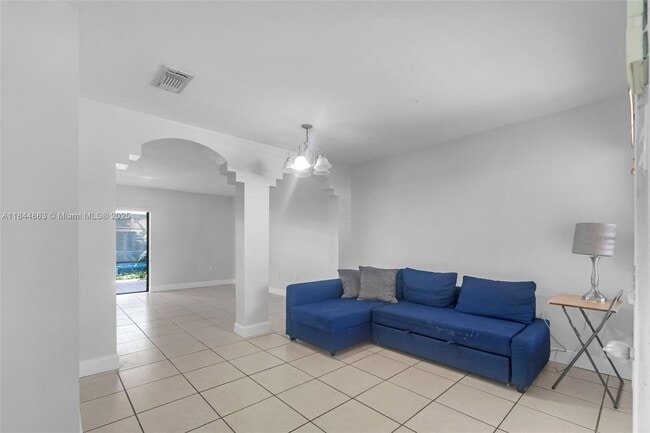 11630 SW 2nd St in Miami, FL - Foto de edificio - Building Photo