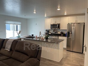 1088 Waterway Ln in Saratoga Springs, UT - Building Photo - Building Photo