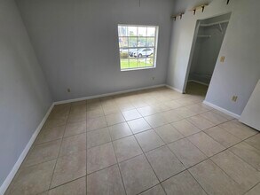 18340 NW 68th Ave in Hialeah, FL - Building Photo - Building Photo