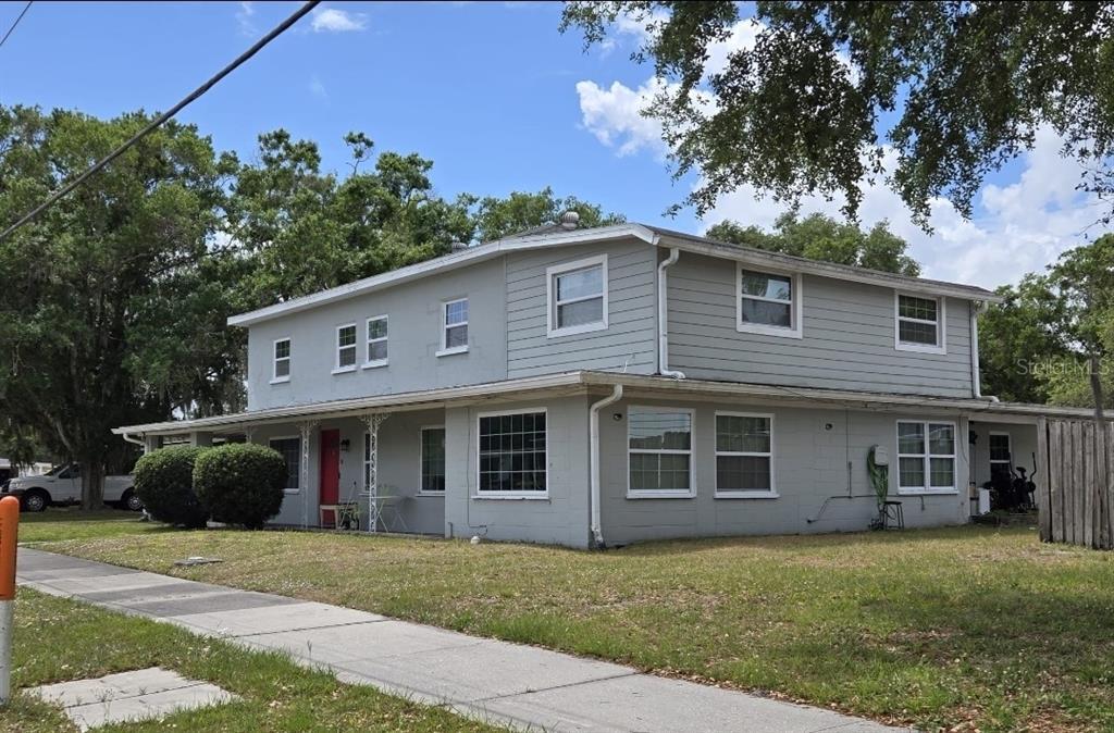 712 S Clyde Ave in Kissimmee, FL - Foto de edificio