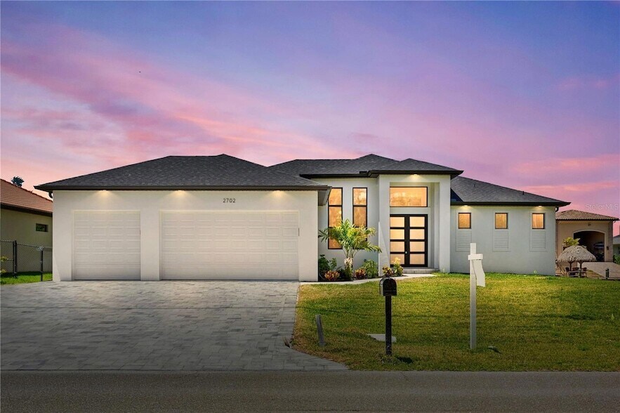 2702 Old Burnt Store Rd N in Cape Coral, FL - Building Photo