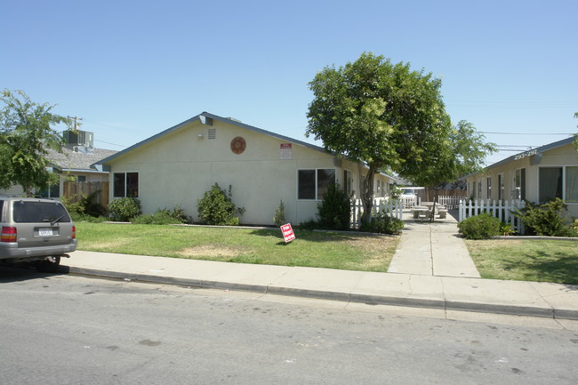 293-297 E 9th St in Merced, CA - Building Photo - Building Photo