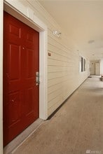 1001 N State St, Unit 107 in Bellingham, WA - Foto de edificio - Building Photo