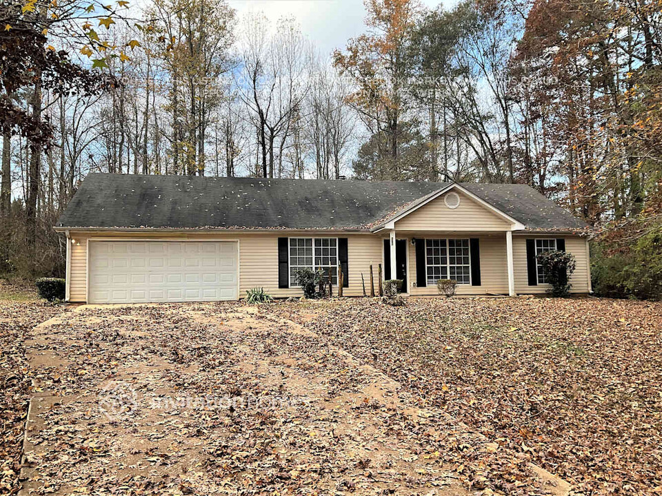 261 Livingston Ln in Covington, GA - Building Photo