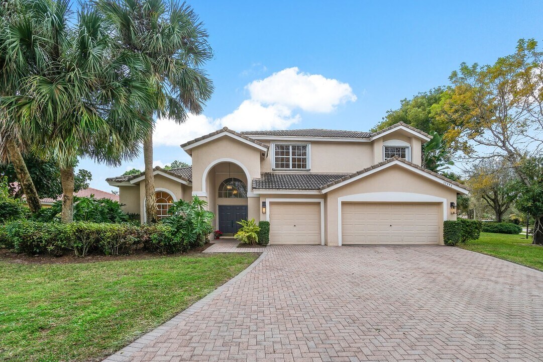 15395 Whispering Willow Dr in Wellington, FL - Building Photo