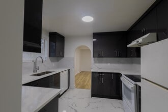 46153 Cleveland Ave in Chilliwack, BC - Building Photo - Building Photo