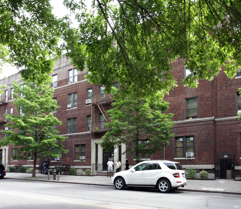 Harding Court in Brooklyn, NY - Building Photo