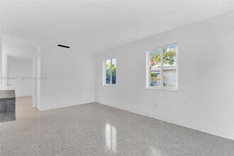 2931 SW 39th Ave in Miami, FL - Building Photo - Building Photo