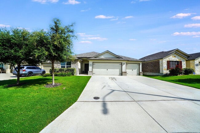 1990 Reserve Wy in New Braunfels, TX - Building Photo - Building Photo
