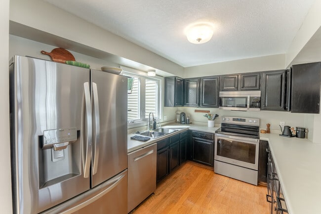 6339 Saint Croix Trl N in Stillwater, MN - Foto de edificio - Building Photo