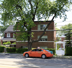 2709 Lake Shore Dr in Toronto, ON - Building Photo - Building Photo