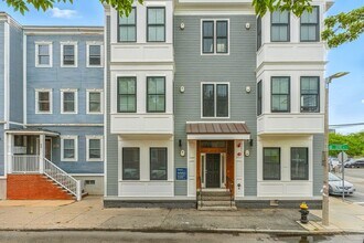 65 Gove St, Unit #1 in Boston, MA - Building Photo - Building Photo