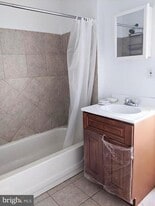 410 E Roosevelt Blvd in Philadelphia, PA - Building Photo