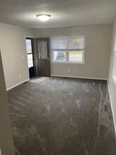 714 Park Ave, Unit 716 in Fostoria, OH - Building Photo - Building Photo