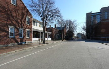 95 Pleasant St in Manchester, NH - Foto de edificio - Building Photo