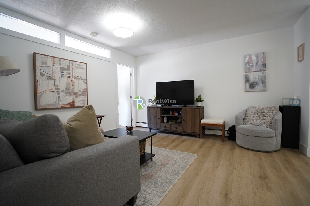 741 E 6th St in Boston, MA - Building Photo