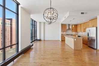 201 S 11th St in Minneapolis, MN - Foto de edificio - Building Photo