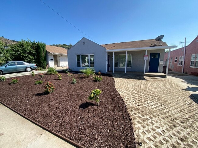 1416-1418 E. Windsor Rd., Unit 1416 E. Windsor Rd.