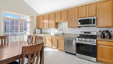 530 Prestwick Ln in Wheeling, IL - Foto de edificio - Building Photo