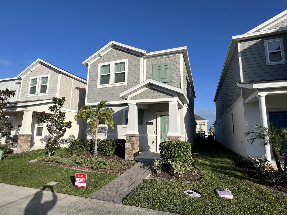 1886 Good Neighbor Lp in Kissimmee, FL - Foto de edificio