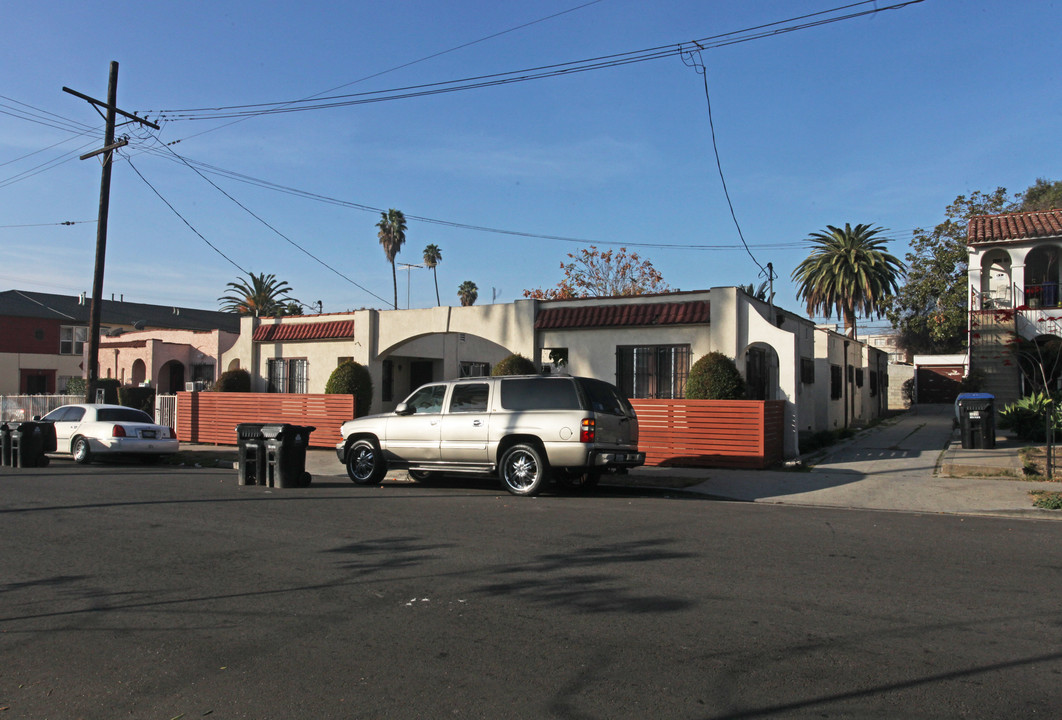 1331 Mariposa Ave in Los Angeles, CA - Building Photo