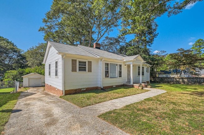 3043 Cloverhurst Dr in East Point, GA - Building Photo - Building Photo
