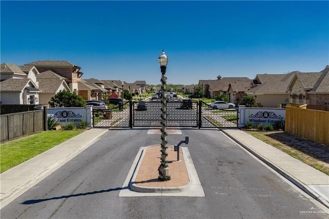 2701 Windsor St in Edinburg, TX - Building Photo - Building Photo