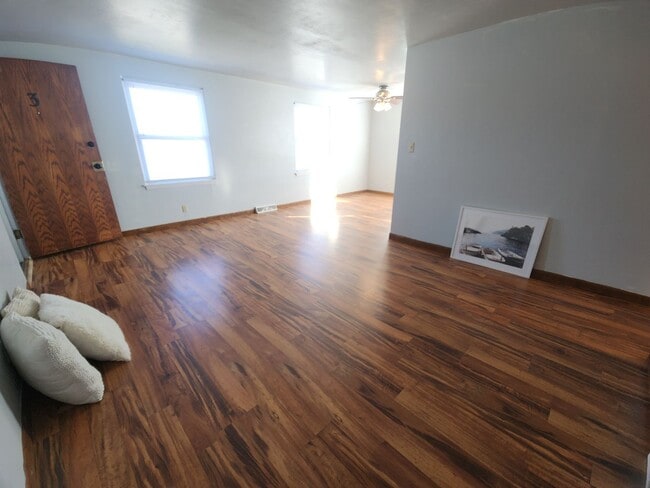 1059 Gillingham Rd in Neenah, WI - Building Photo - Building Photo