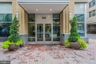 1020 N Highland St in Arlington, VA - Building Photo - Building Photo