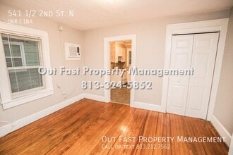 541 1/2 2nd St. N in St. Petersburg, FL - Foto de edificio - Building Photo