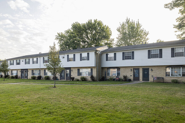 Cambridge Court Townhomes in Elyria, OH - Foto de edificio - Building Photo