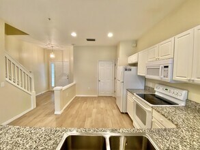 860 Hampton Cir in Naples, FL - Building Photo - Building Photo
