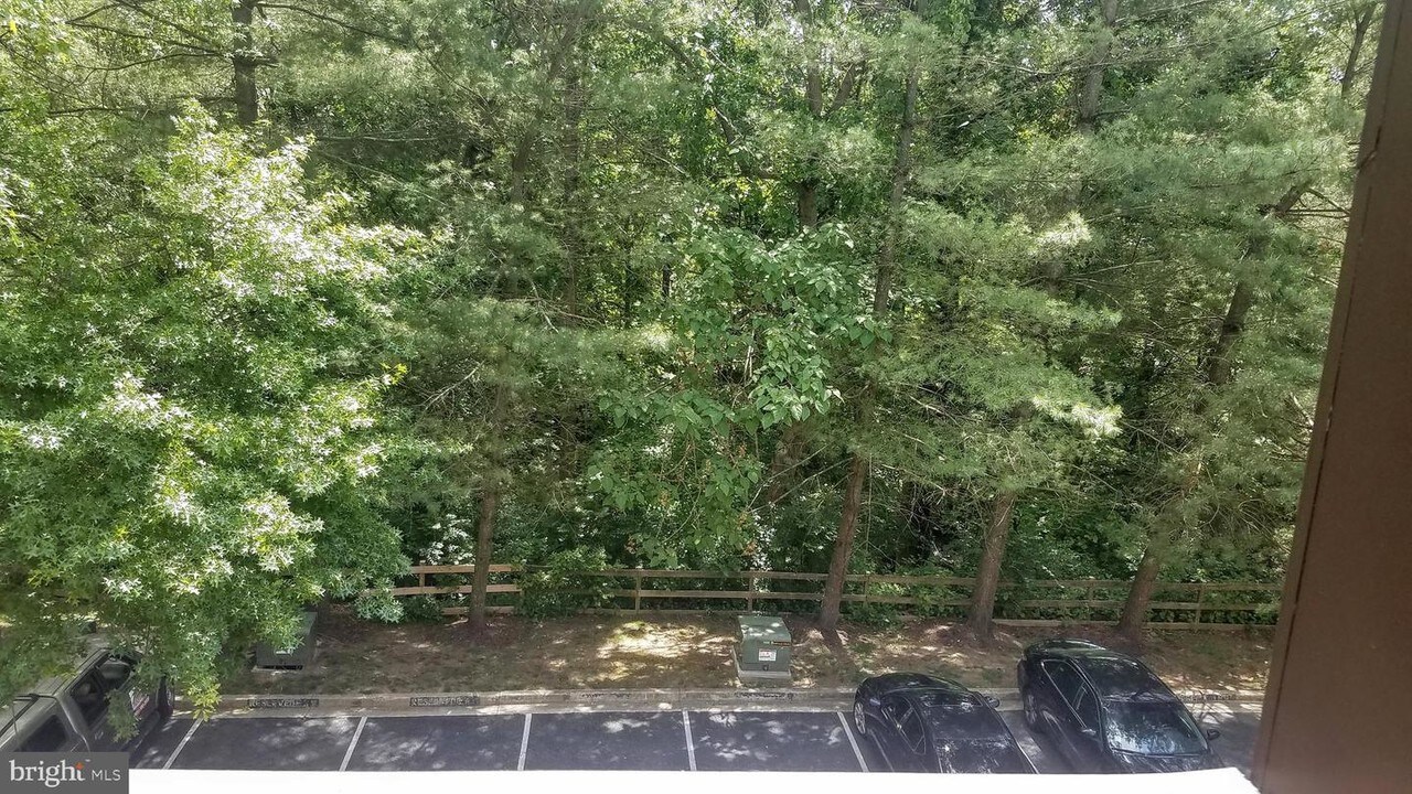 1637 Carriage House Terrace-Unit -EYE (I) in Silver Spring, MD - Building Photo