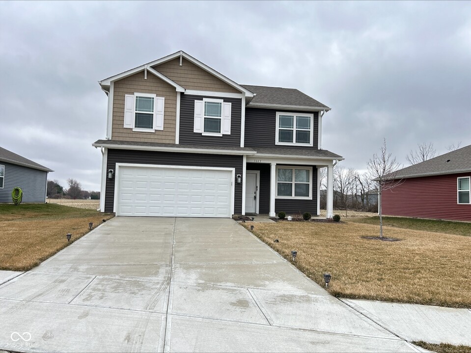 1663 Fairmount Dr in Greenfield, IN - Building Photo