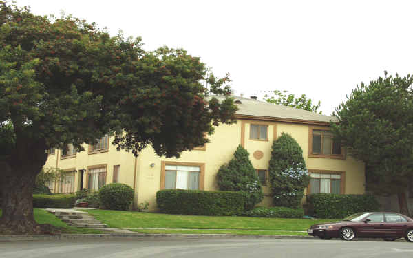 3620 Carmona Ave in Los Angeles, CA - Building Photo