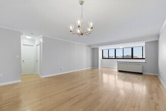 9 Hawthorne Pl, Unit 11J in Boston, MA - Building Photo - Building Photo