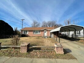 404 N Atlanta St in Owasso, OK - Building Photo