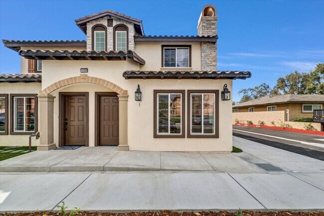 16385 Valencia Ave in Fontana, CA - Building Photo - Building Photo