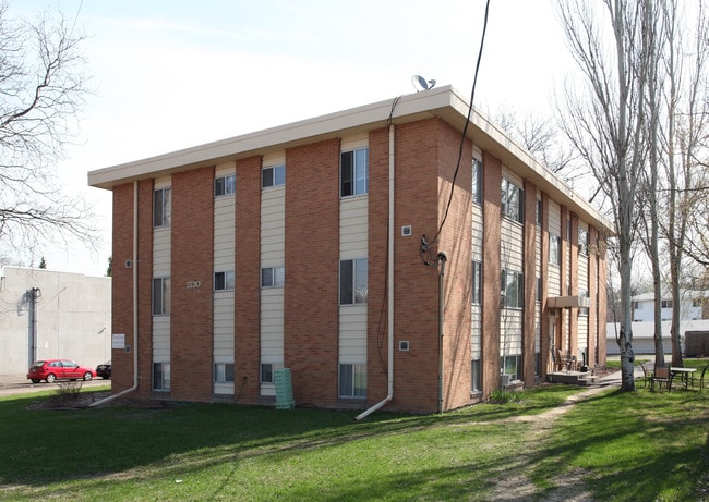 2730 Winnetka Ave N in Minneapolis, MN - Foto de edificio - Building Photo